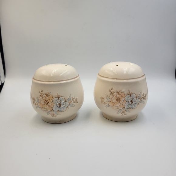 Vintage Keltcraft Salt & Pepper Shakers - Picture 1 of 4